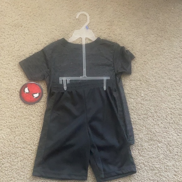 Spider-Man dry fit shorts and short sleeve top set. - Picture 2 of 4